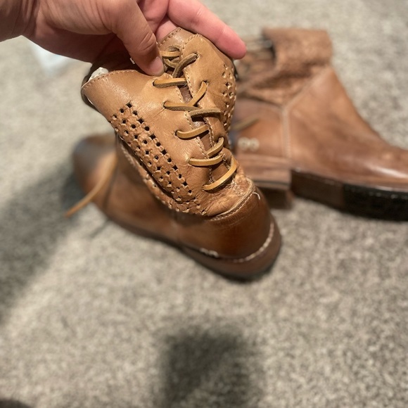 Real leather, lace up western boots, size 8 - Picture 3 of 4